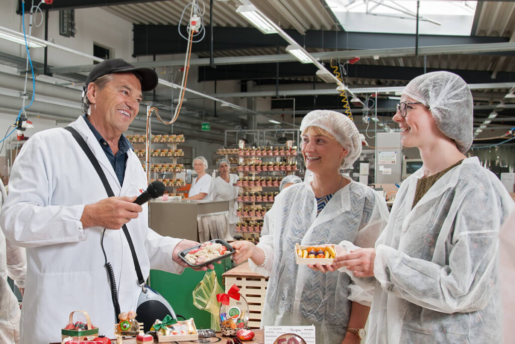 odenwaelder-marzipan-mitarbeiter-3 Betriebsbesichtigung für Gruppen